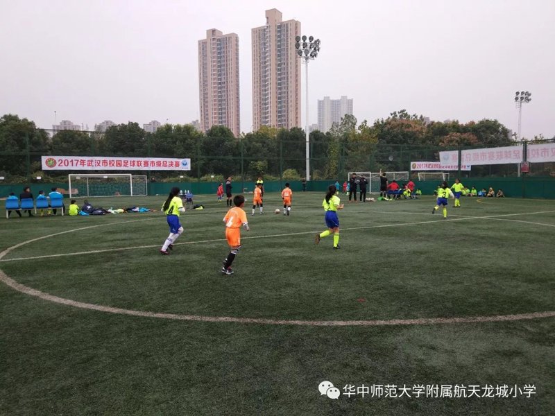 高校足球联盟：点燃青春热血的新篇章