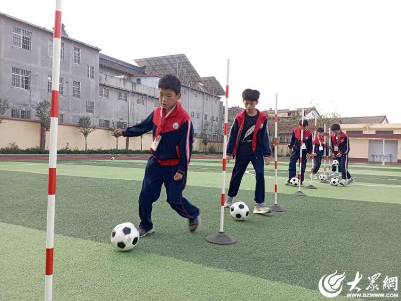大学生足球联赛:青春与激情的碰撞